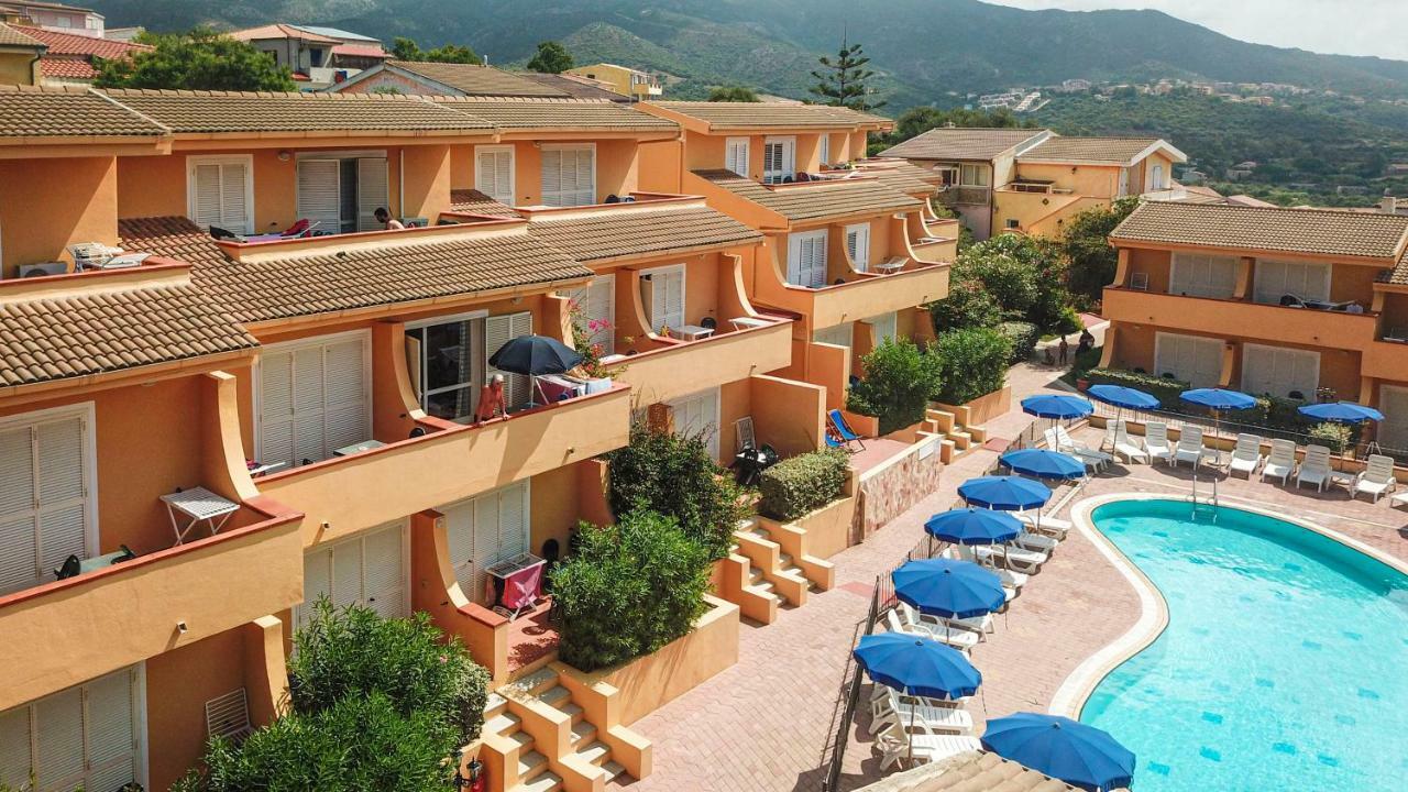 Residence Le Onde Badesi Exterior foto